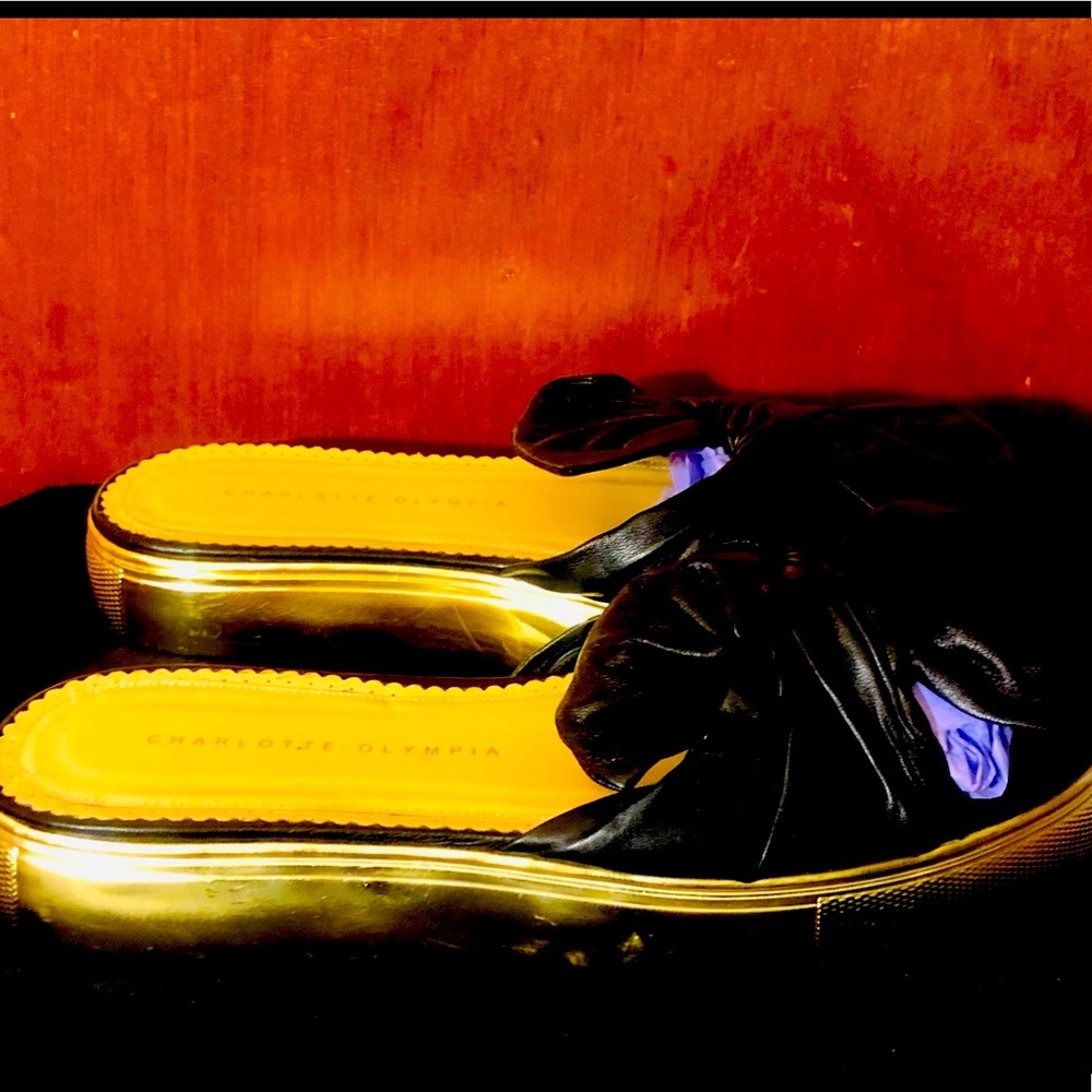 🤩Charlotte Olympia Black Leather Pool Slides 🤩